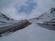 Aufstieg zum Gotthardpass Anfang Juni